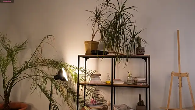 Snapshot of ttragedienne chatting on September 26, 2025, 2:13 pm ttragedienne online show from September 26, 2025, 2:13 pm