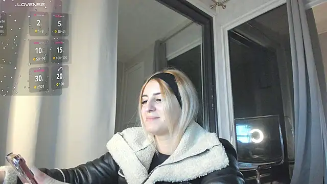 Ella Vee online show from November 7, 2025, 3:55 am