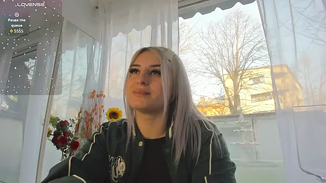 Ella Vee online show from March 17, 2026, 5:54 am