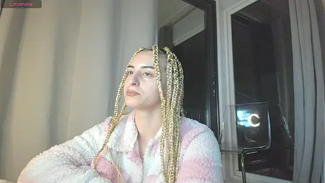 Ella Vee online show from October 22, 2025, 2:44 am