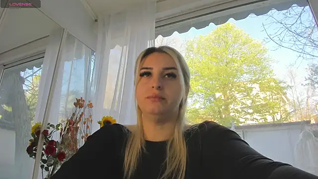 Ella Vee online show from April 16, 2026, 5:30 am