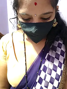 luci-queen online show from September 10, 2025, 4:44 am