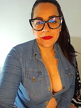 Nicoleefaith  online show from November 7, 2025, 12:15 am