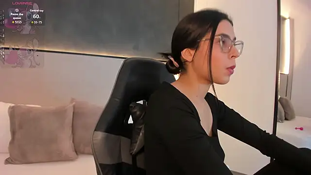 desireee  online show from December 5, 2025, 7:12 pm