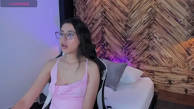 Snapshot of desireee_ chatting on February 26, 2026, 1:00 pm desireee online show from February 26, 2026, 1:00 pm