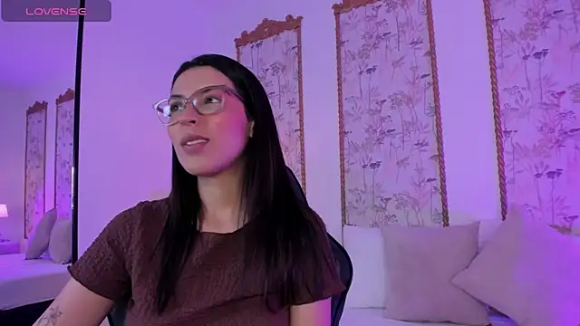 desireee  online show from June 17, 2026, 12:26 pm