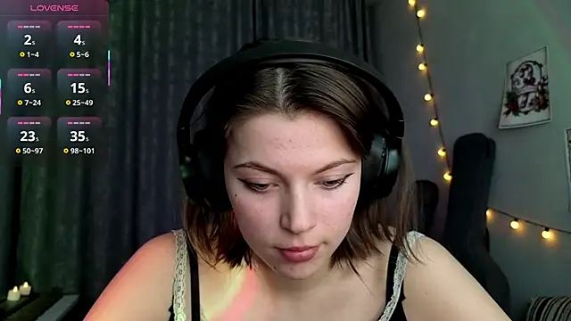 CutieAnny online show from February 4, 2026, 8:42 am