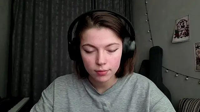 CutieAnny online show from February 9, 2026, 6:11 am