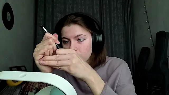 CutieAnny online show from February 17, 2026, 6:11 am