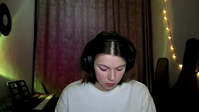 CutieAnny online show from February 18, 2026, 5:20 pm