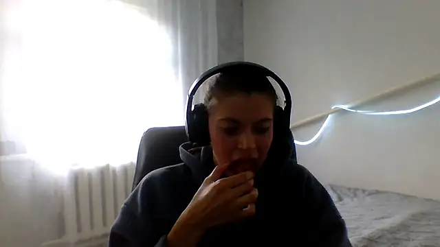 CutieAnny online show from September 12, 2025, 4:34 am