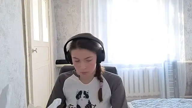 CutieAnny online show from October 8, 2025, 4:25 am