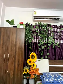 V-Hot-Sweti online show from October 29, 2025, 5:23 pm