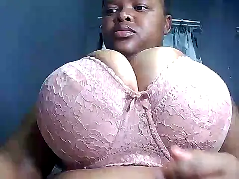 Snapshot of MegaBustyQueen chatting on February 20, 2026, 8:00 pm MegaBustyQueen online show from February 20, 2026, 8:00 pm