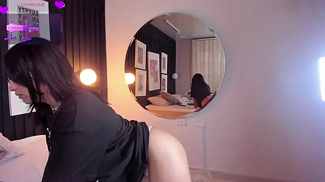 Manelyk evanss  online show from February 15, 2026, 12:37 pm