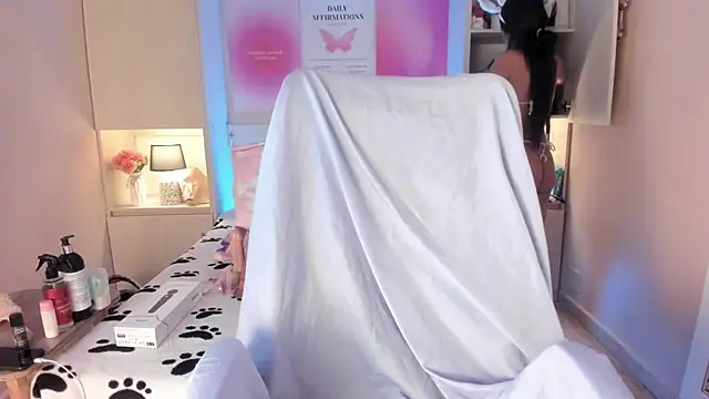 LexxaQueen online show from February 17, 2026, 4:10 am