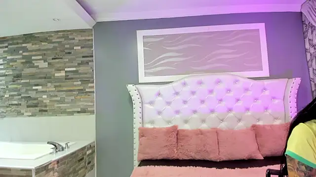  camila ortiz online show from October 9, 2025, 8:20 pm