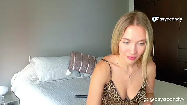 jessikablond007 online show from October 21, 2025, 6:29 pm