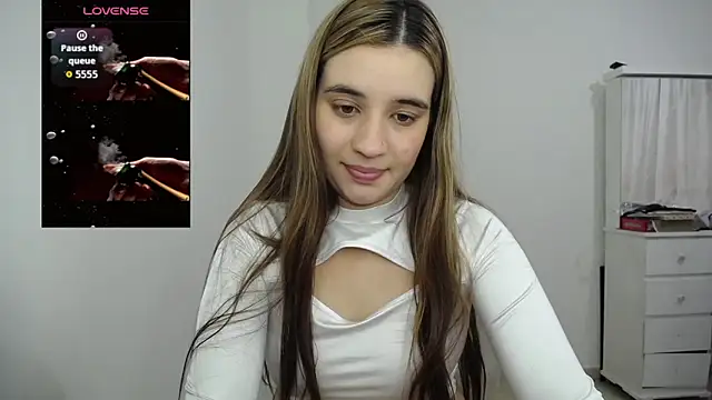 Ambar lynn online show from October 13, 2025, 5:47 pm
