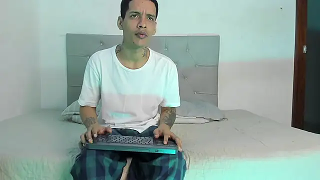 twinkDuohot online show from December 17, 2025, 2:38 am