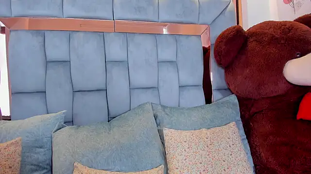 chloeriveraa online show from November 18, 2025, 5:16 pm