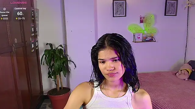 emycarver09 online show from November 2, 2025, 12:15 am