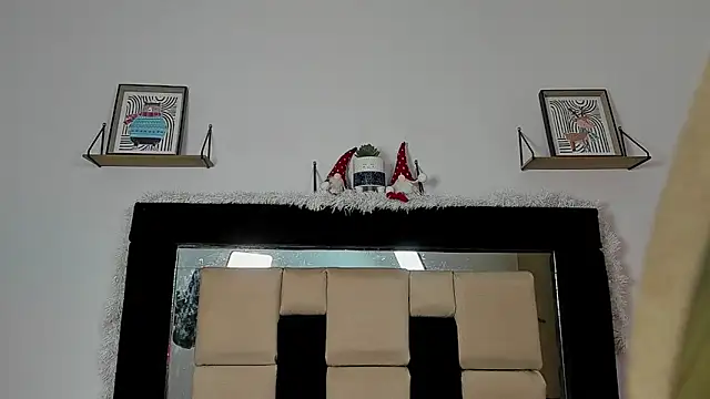 Snapshot of emycarver09 chatting on February 1, 2026, 11:30 am emycarver09 online show from February 1, 2026, 11:30 am