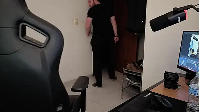 Snapshot of Paul00474 chatting on November 7, 2025, 4:50 am Paul00474 online show from November 7, 2025, 4:50 am