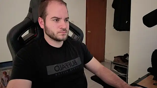 Snapshot of Paul00474 chatting on November 5, 2025, 10:24 pm Paul00474 online show from November 5, 2025, 10:24 pm