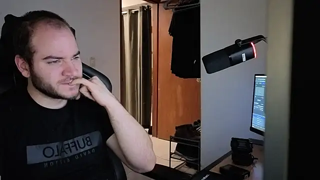 Snapshot of Paul00474 chatting on November 6, 2025, 4:44 pm Paul00474 online show from November 6, 2025, 4:44 pm