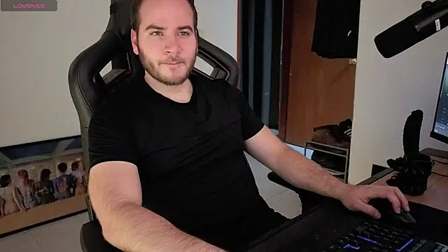 Snapshot of Paul00474 chatting on November 4, 2025, 12:25 am Paul00474 online show from November 4, 2025, 12:25 am