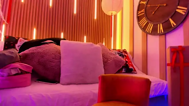 ArianaSantana online show from December 21, 2025, 12:51 pm