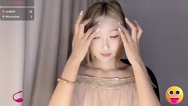 Snapshot of Winnie666- chatting on September 14, 2025, 2:50 pm Winnie666- online show from September 14, 2025, 2:50 pm