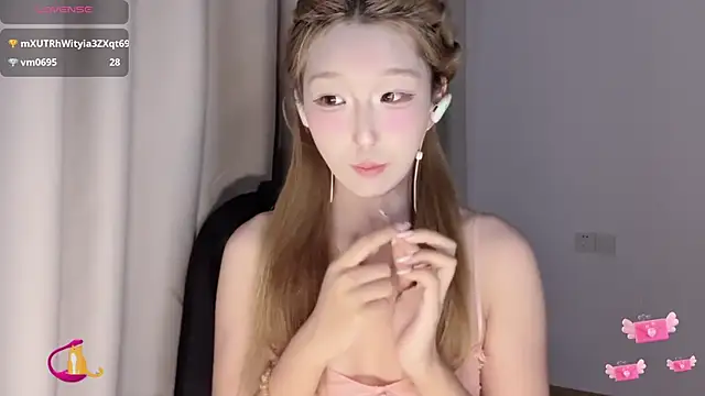 Snapshot of Winnie666- chatting on September 18, 2025, 3:37 pm Winnie666- online show from September 18, 2025, 3:37 pm