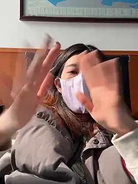 Lulu125216 online show from October 27, 2025, 4:35 am