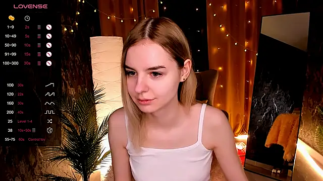 Snapshot of LillianShine chatting on February 25, 2026, 2:23 am LillianShine online show from February 25, 2026, 2:23 am