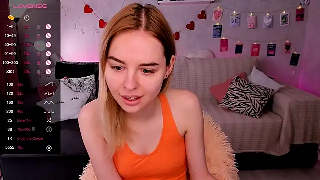 LillianShine online show from May 19, 2026, 2:40 am