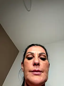 Snapshot of Nola_Luxx-offiziell chatting on November 21, 2025, 5:56 pm Nola Luxx-offiziell online show from November 21, 2025, 5:56 pm