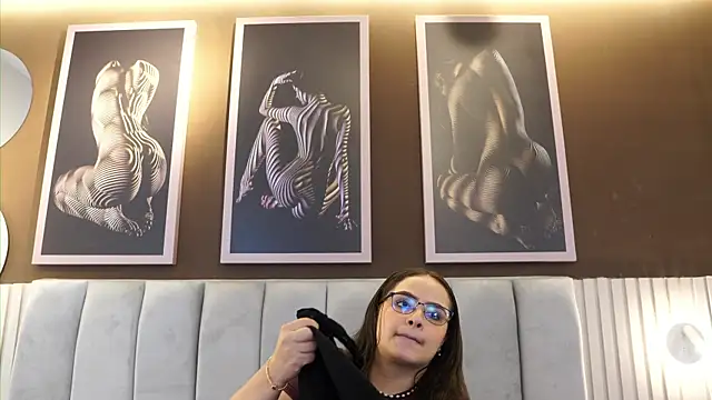 Snapshot of Tayler_Kim chatting on January 15, 2026, 6:44 pm Tayler Kim online show from January 15, 2026, 6:44 pm