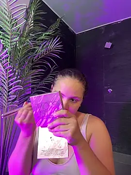 Tayler Kim online show from April 5, 2026, 5:41 pm