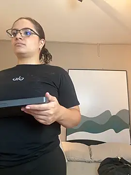 Snapshot of Tayler_Kim chatting on November 29, 2025, 6:52 pm Tayler Kim online show from November 29, 2025, 6:52 pm