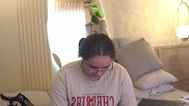 Snapshot of Tayler_Kim chatting on January 16, 2026, 6:34 pm Tayler Kim online show from January 16, 2026, 6:34 pm