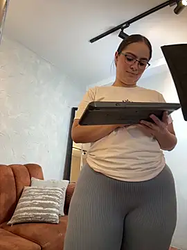 Snapshot of Tayler_Kim chatting on February 20, 2026, 6:43 pm Tayler Kim online show from February 20, 2026, 6:43 pm