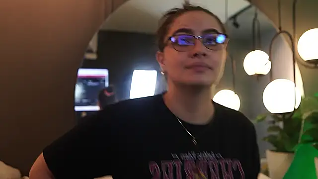 Snapshot of Tayler_Kim chatting on February 10, 2026, 6:29 pm Tayler Kim online show from February 10, 2026, 6:29 pm