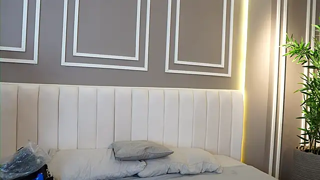 Snapshot of Tayler_Kim chatting on November 15, 2025, 6:23 pm Tayler Kim online show from November 15, 2025, 6:23 pm