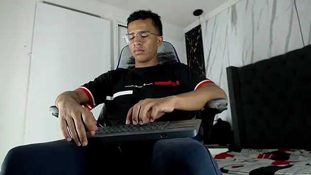 aston xvera online show from November 8, 2025, 3:43 am