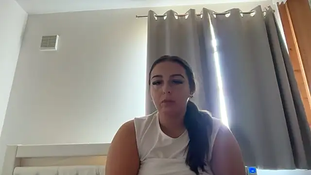 Snapshot of Lulumayxx chatting on April 11, 2026, 4:32 pm Lulumayxx online show from April 11, 2026, 4:32 pm