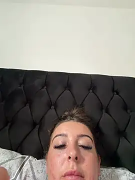 Snapshot of Lulumayxx chatting on April 18, 2026, 4:42 pm Lulumayxx online show from April 18, 2026, 4:42 pm