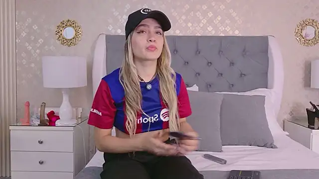 Snapshot of ZoeWilliis chatting on July 19, 2026, 10:45 am ZoeWilliis online show from July 19, 2026, 10:45 am