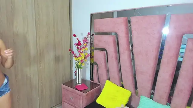 MaraKarly online show from October 27, 2025, 7:59 pm